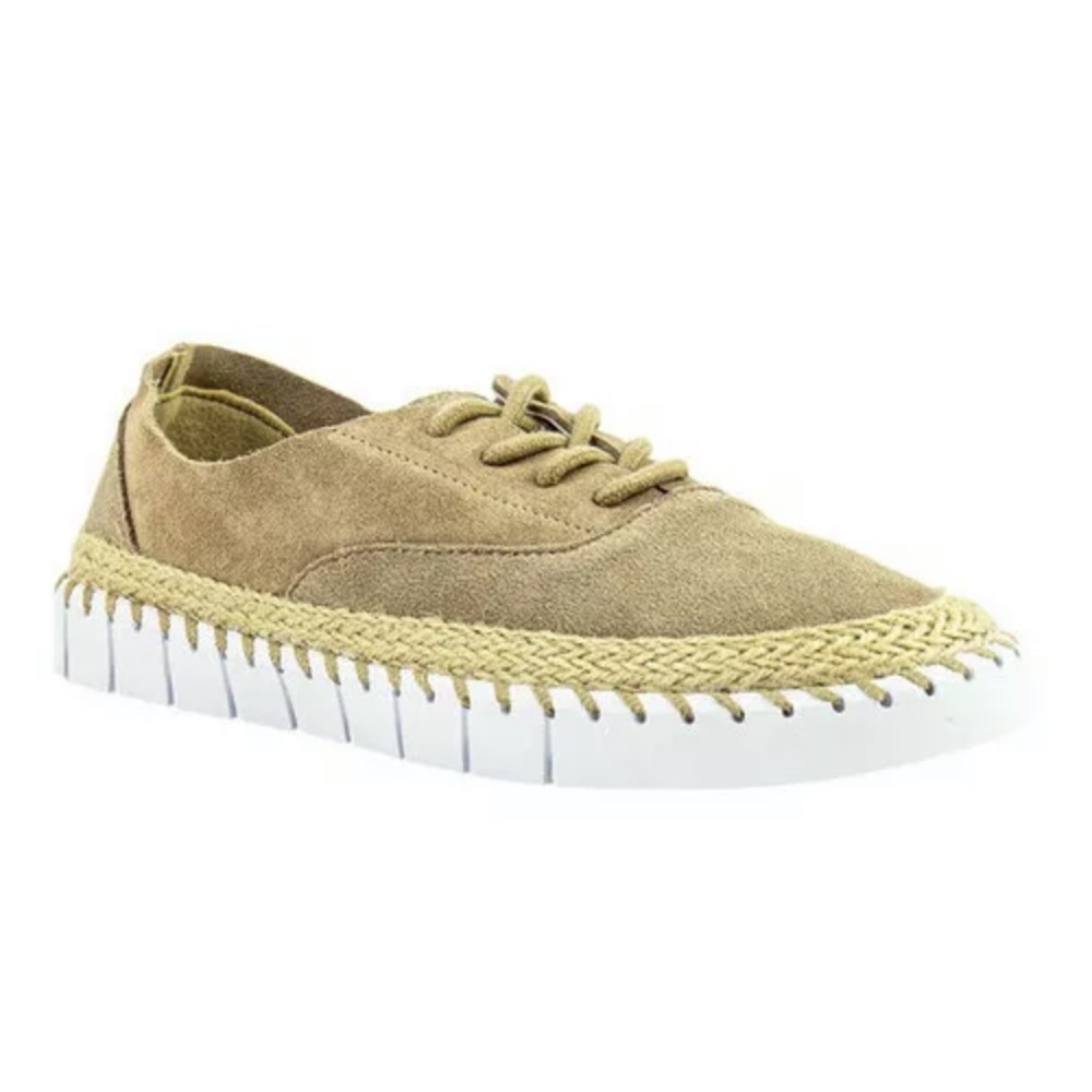 Crevo Women's Camellia Sneaker tan suede size 10